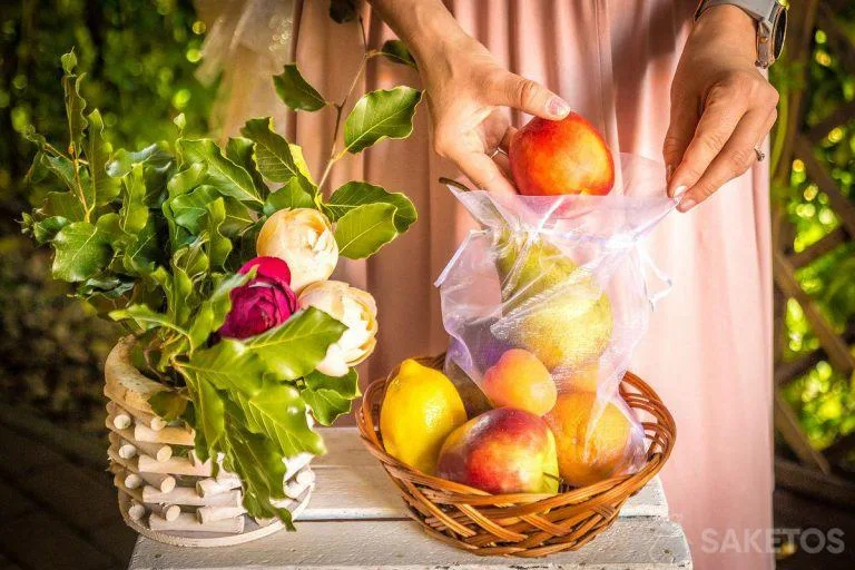 Fruits dans un sac en organza