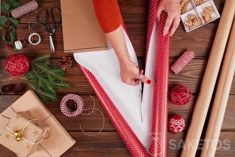 comment emballer un cadeau dans du papier - instructions étape par étape