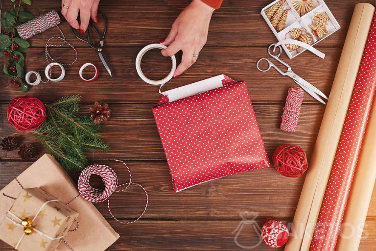 Comment emballer un cadeau dans du papier