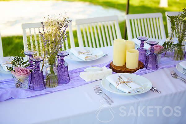 Le violet comme couleur du thème du mariage