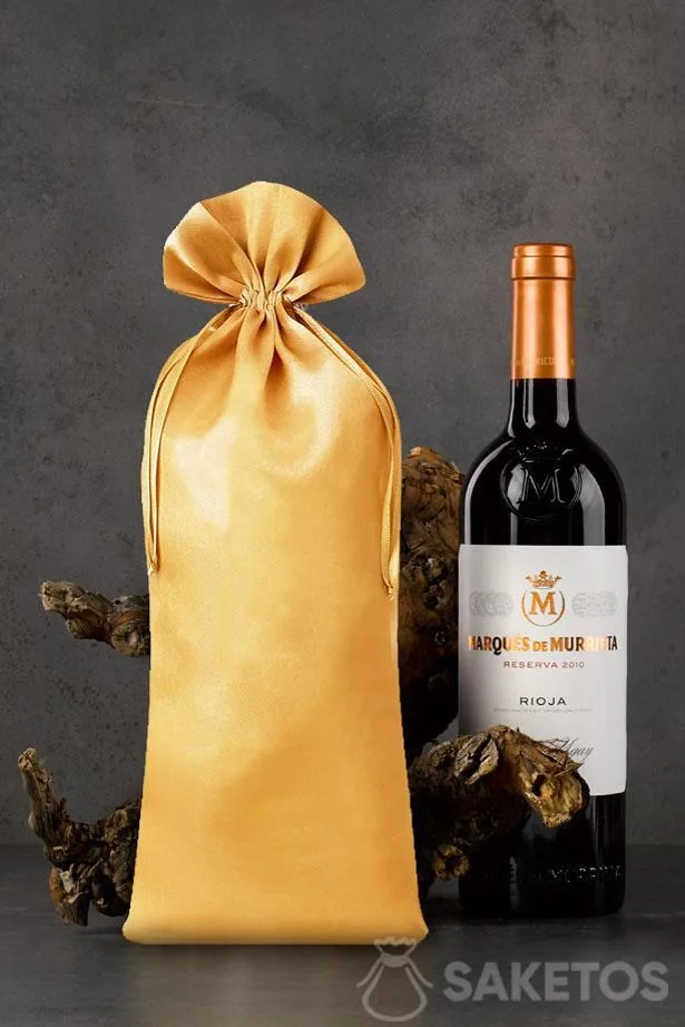 Un sac bouteille de vin 16 x 37 cm.