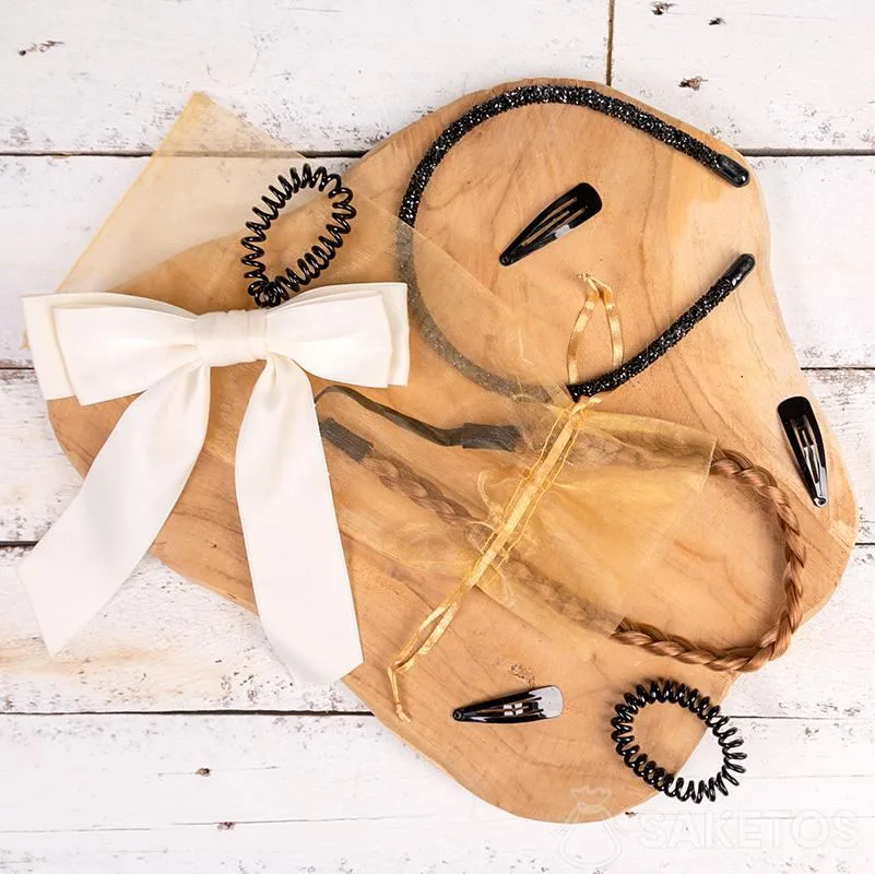 Des sachets en organza pour les barrettes, les élastiques et autres accessoires pour cheveux.