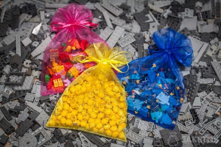 Dans des sachets en organza, leur contenu est parfaitement visible