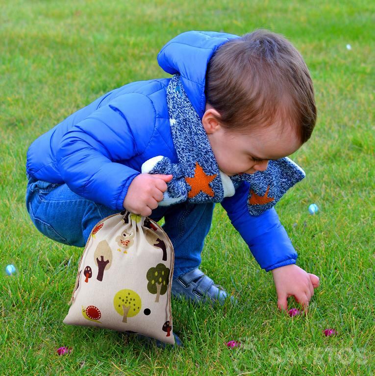 Plaisir de Pâques pour les enfants - Chasse aux œufs