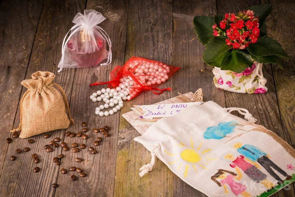 Sacs-cadeaux pour la grand-mère et la fête de grand-père