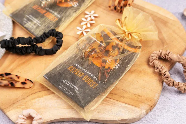 Sac en organza parfait pour une palette de fards à paupières ou autre petit produit de beauté pour une fête de 18 ans
