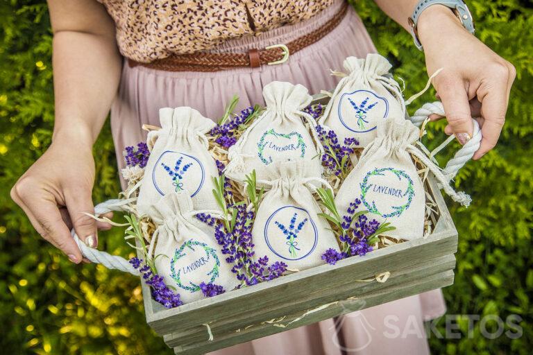 Pochettes décoratives en lin avec lavande séchée