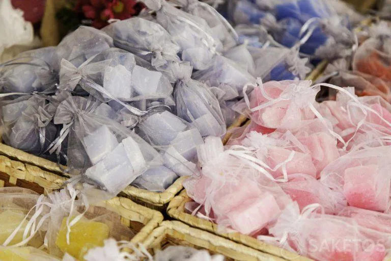 Savons présentés dans des sacs en organza