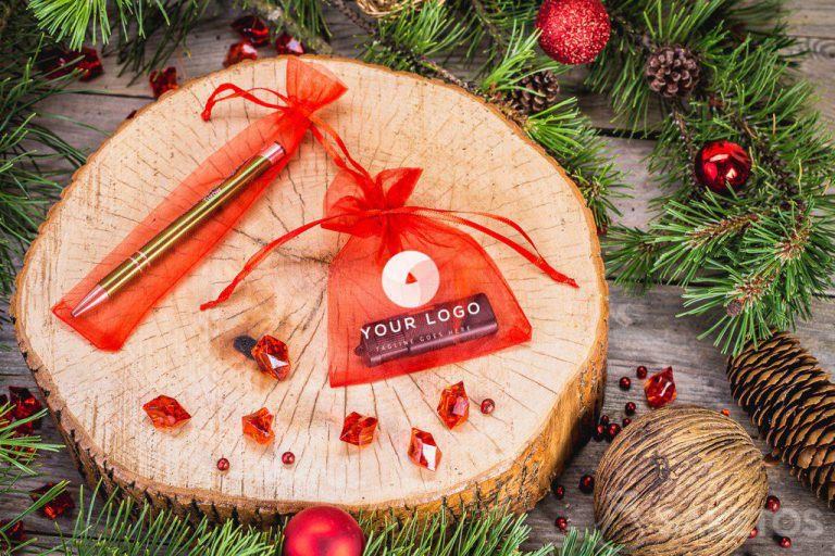 Sacs en organza rouge pour les cadeaux d'entreprise