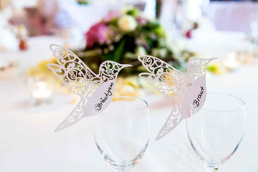 Vignette ajourée pour un verre - vignettes pour une table de mariage