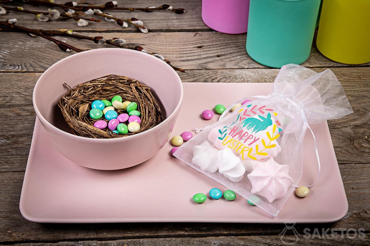 Décoration de table de Pâques - sachet cadeau pour les invités.