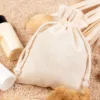 Pochettes en coton avec cordon - emballage naturel pour petits produits