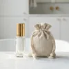 Sachet en lin comme emballage pour parfum et petits accessoires