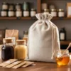 Sacs en lin pour pot de miel et produits naturels sur une table en bois